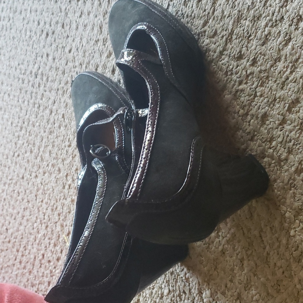 Artisan pumps
